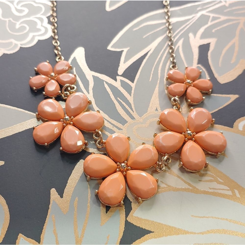 Vintage Acrylic Flower Necklace